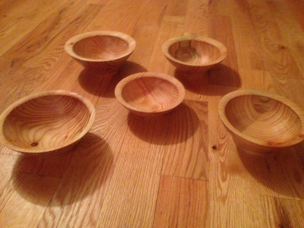 Set of 5 small larch bowls